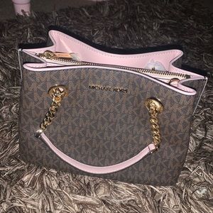 NWT Michael Kors small Teagen messanger purse